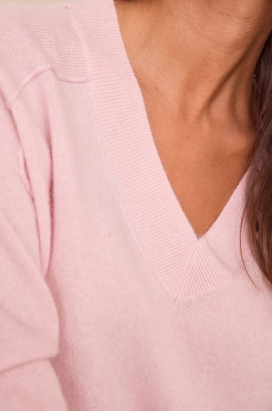 V-neck jumper in 100% 2-ply cashmere BARY;${refinementColor}