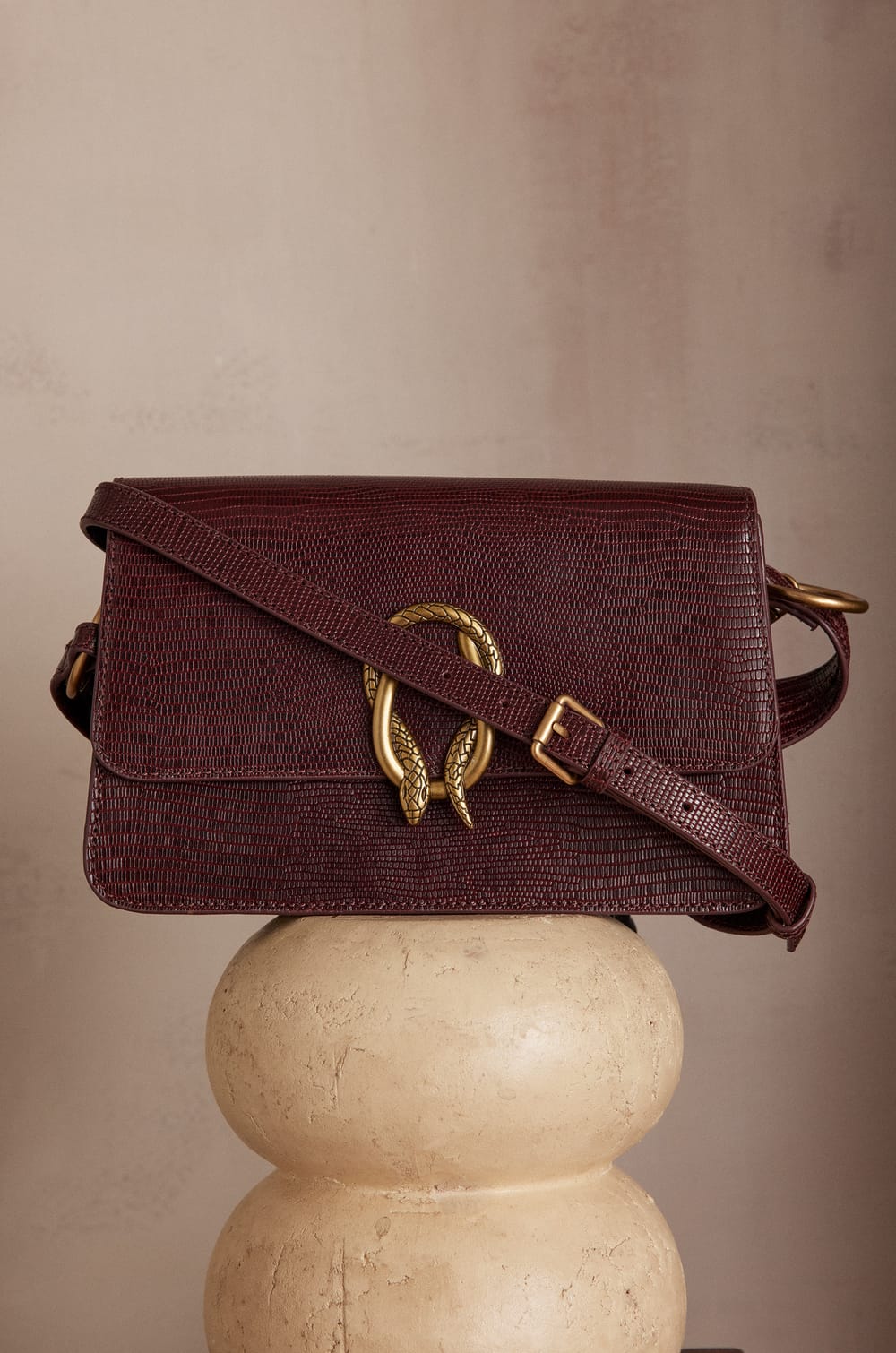 Sac bandoulière LEON en cuir;${refinementColor}