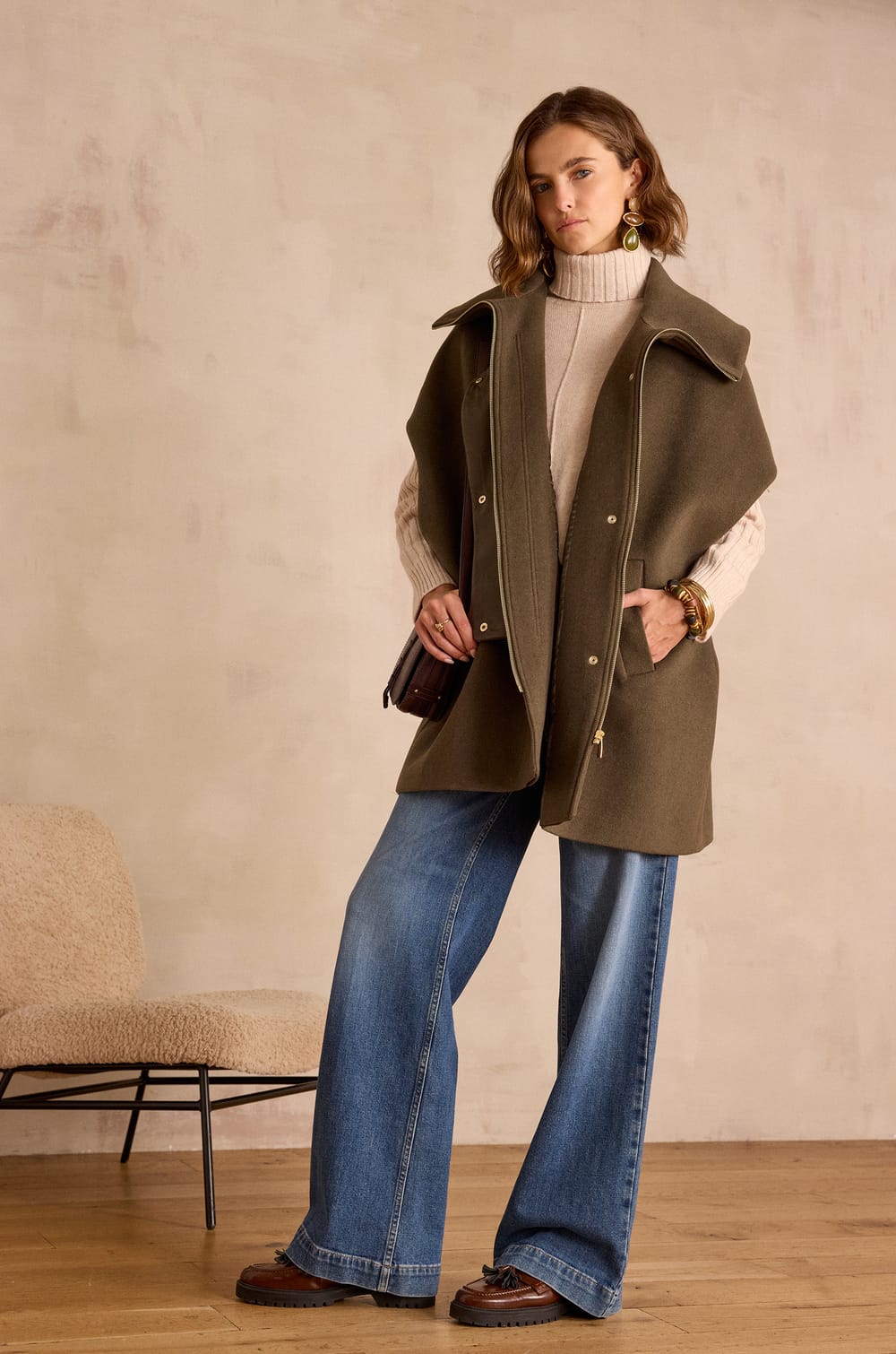 Cape DANDY en laine;${refinementColor}