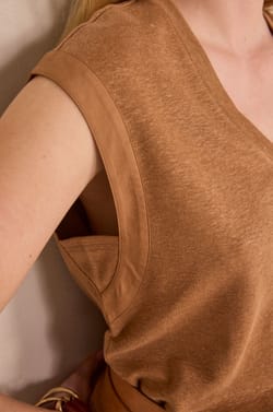 Sleeveless linen blend T-shirt LYNA;${refinementColor}