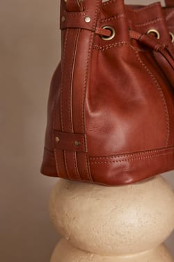 Sac seau en cuir LUCIEN;${refinementColor}