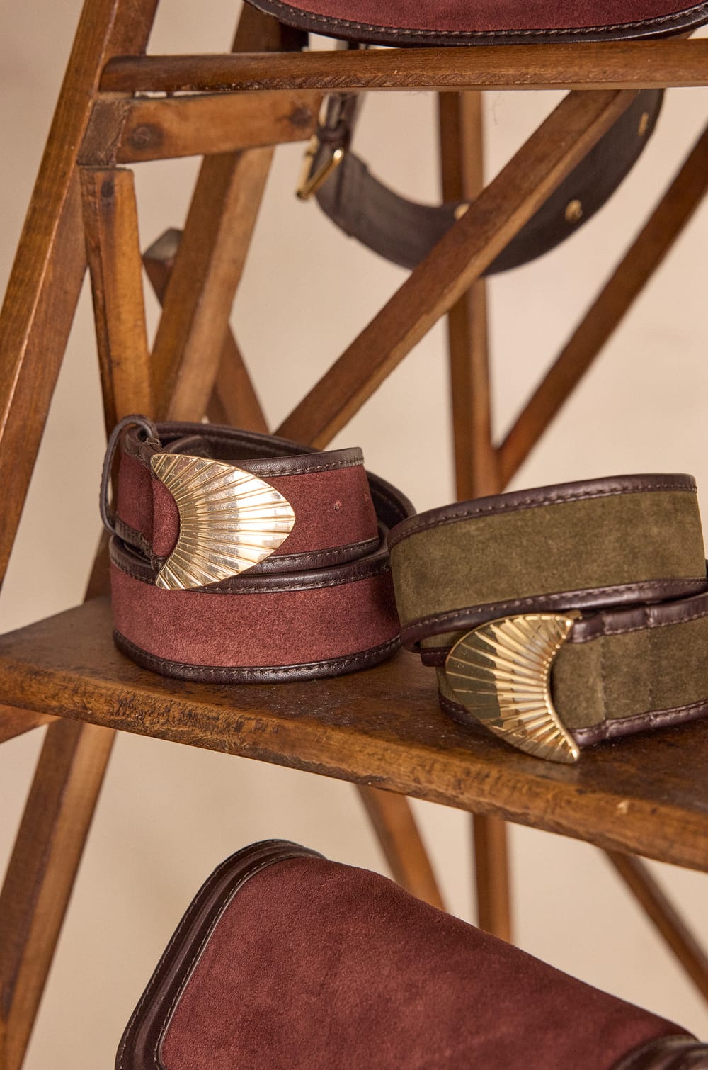 LEONARD leather belt;${refinementColor}