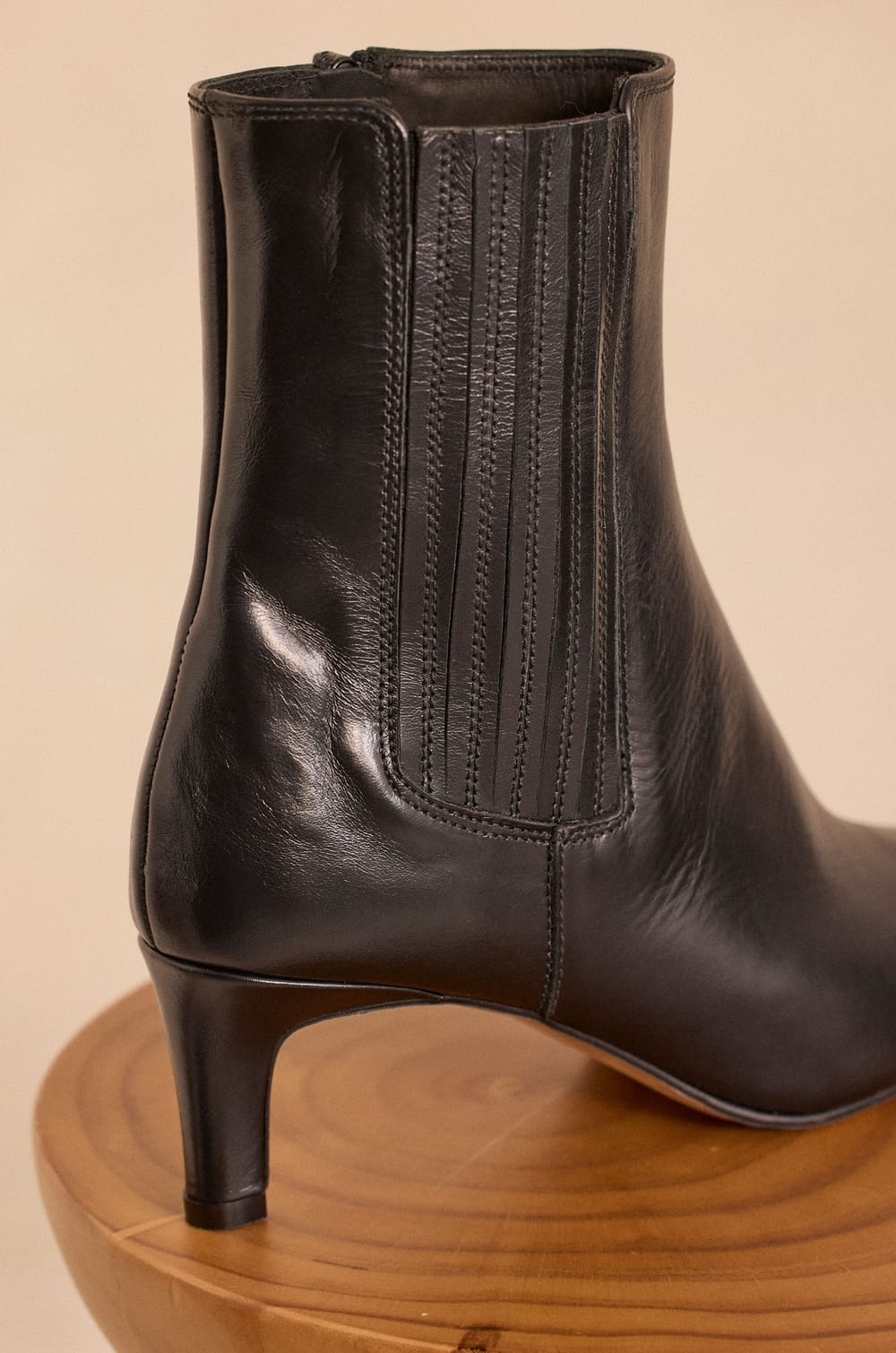 Bottines &agrave; talons bas en cuir ODILE;${refinementColor}