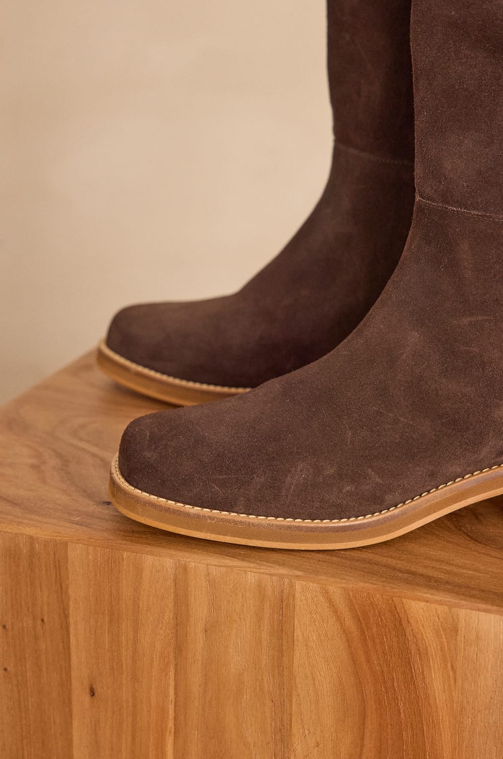 ROMANE leather boots;${refinementColor}