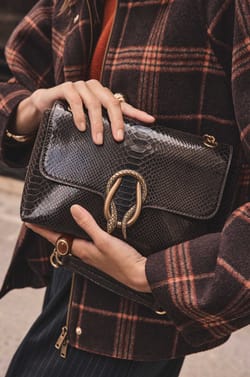 LEON leather wallet;${refinementColor}