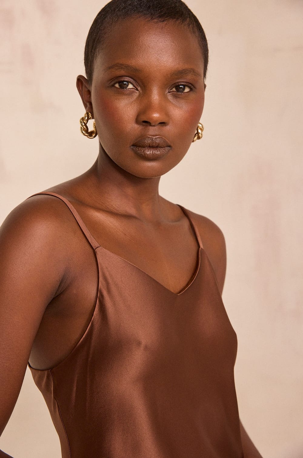 Long satin dress with thin straps REFLET;${refinementColor}