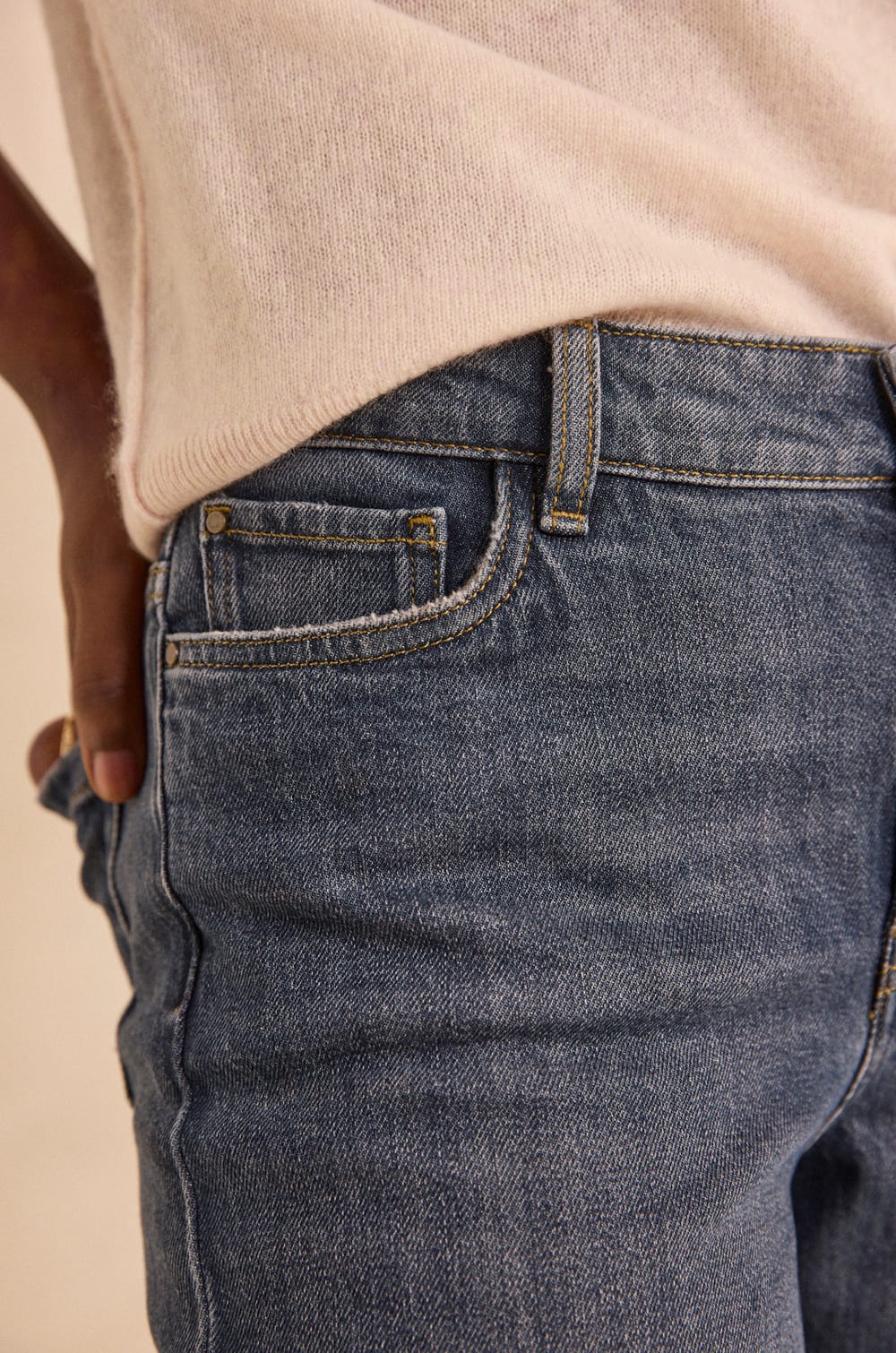 RUDY light washed straight cropped jeans;${refinementColor}