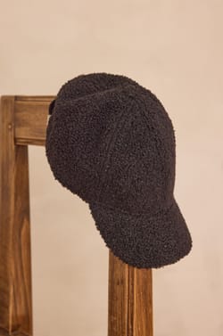 HUGO Bouclé-Kappe;${refinementColor}