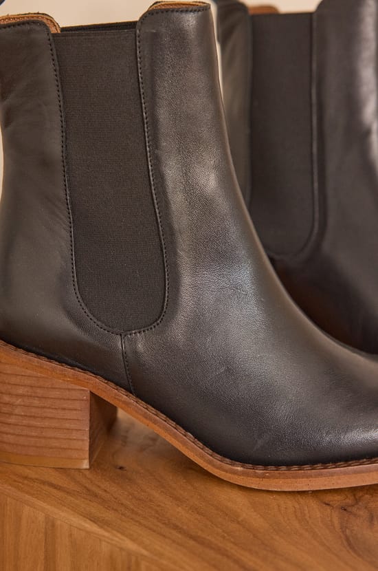 VALENTINA leather boots;${refinementColor}