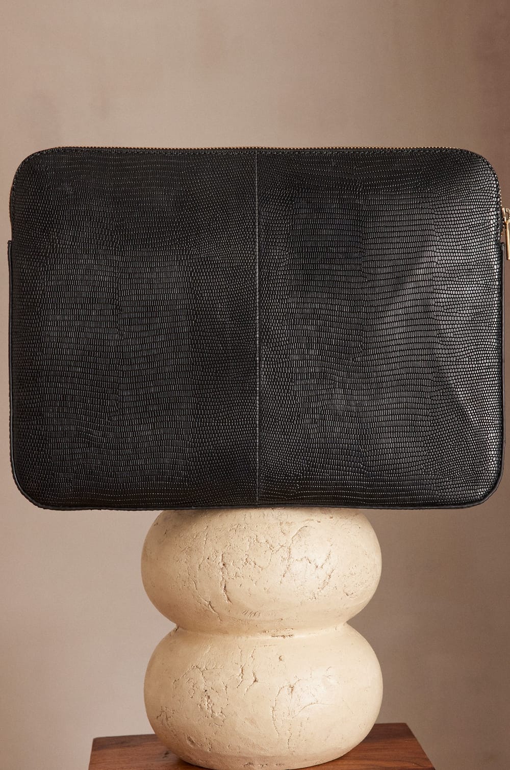 LEON leather laptop sleeve;${refinementColor}