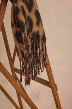 TONY leopard print scarf;${refinementColor}