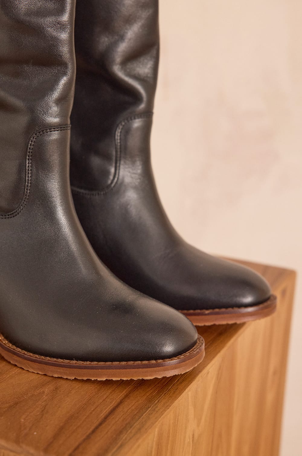 VICTORIA leather boots;${refinementColor}