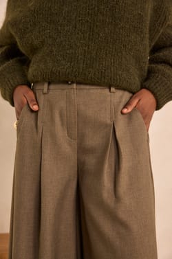 Pantalon large &agrave; pinces LUCE;${refinementColor}