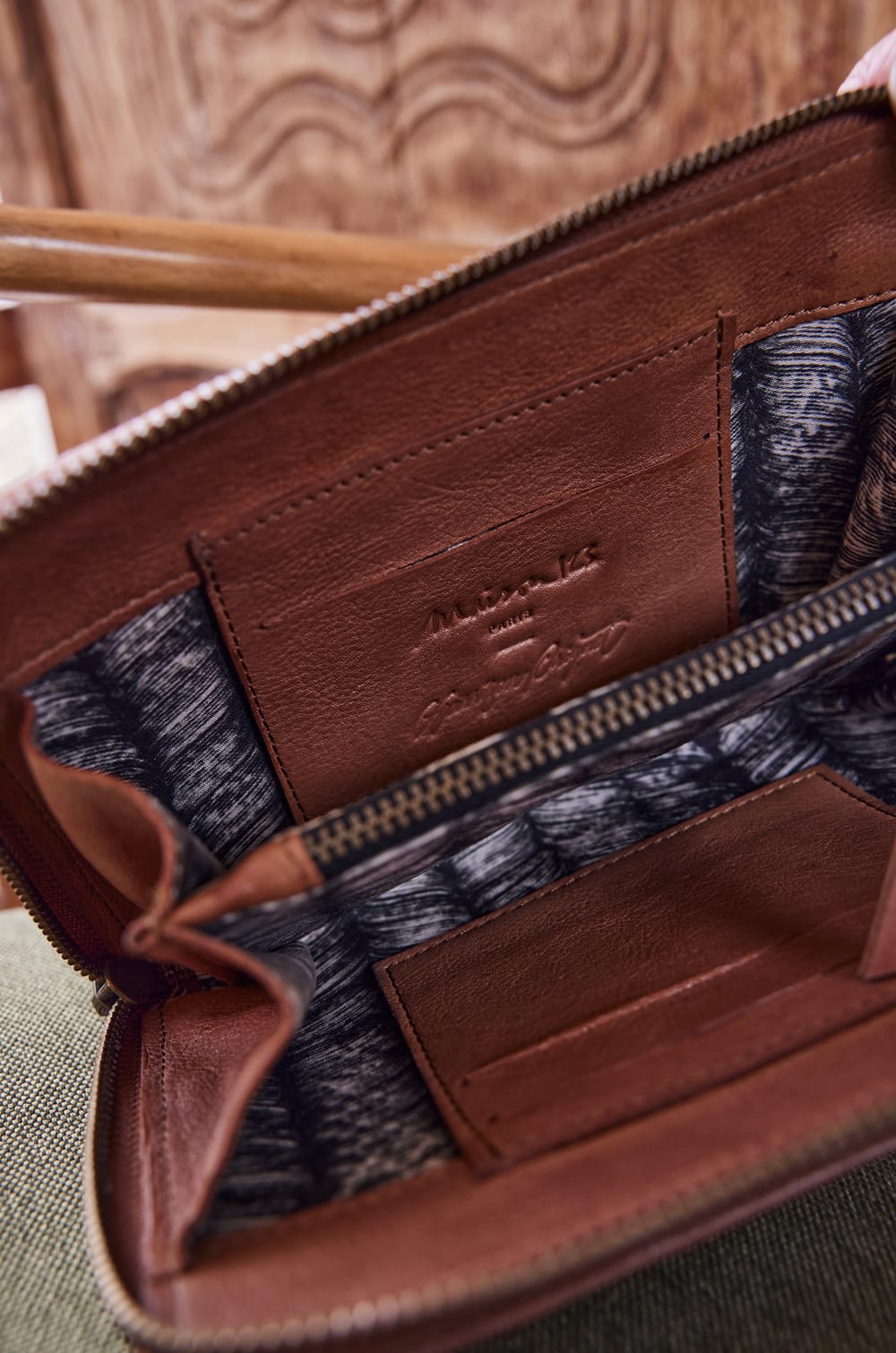 Portefeuille GASPARD TELEPHONE;${refinementColor}