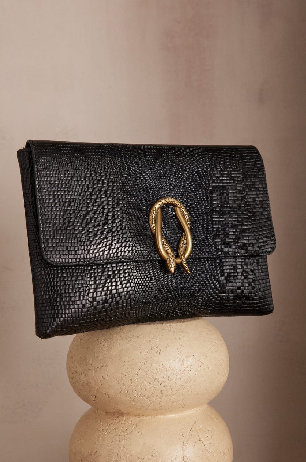 Pochette LEON en cuir;${refinementColor}