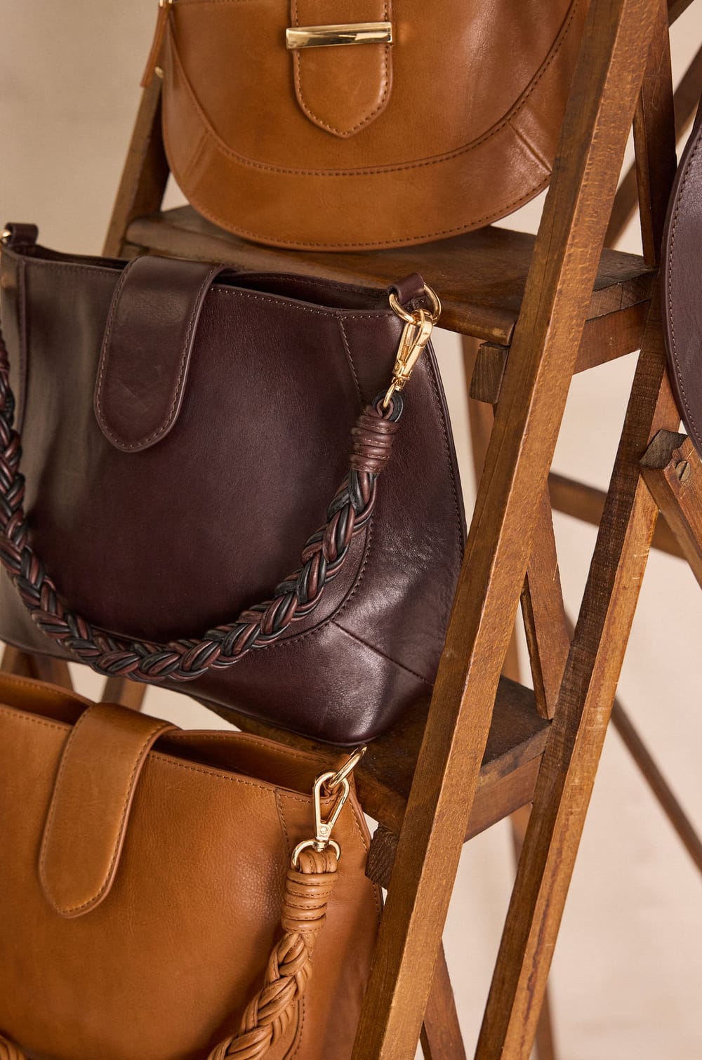 100% leather MARCEL bag;${refinementColor}