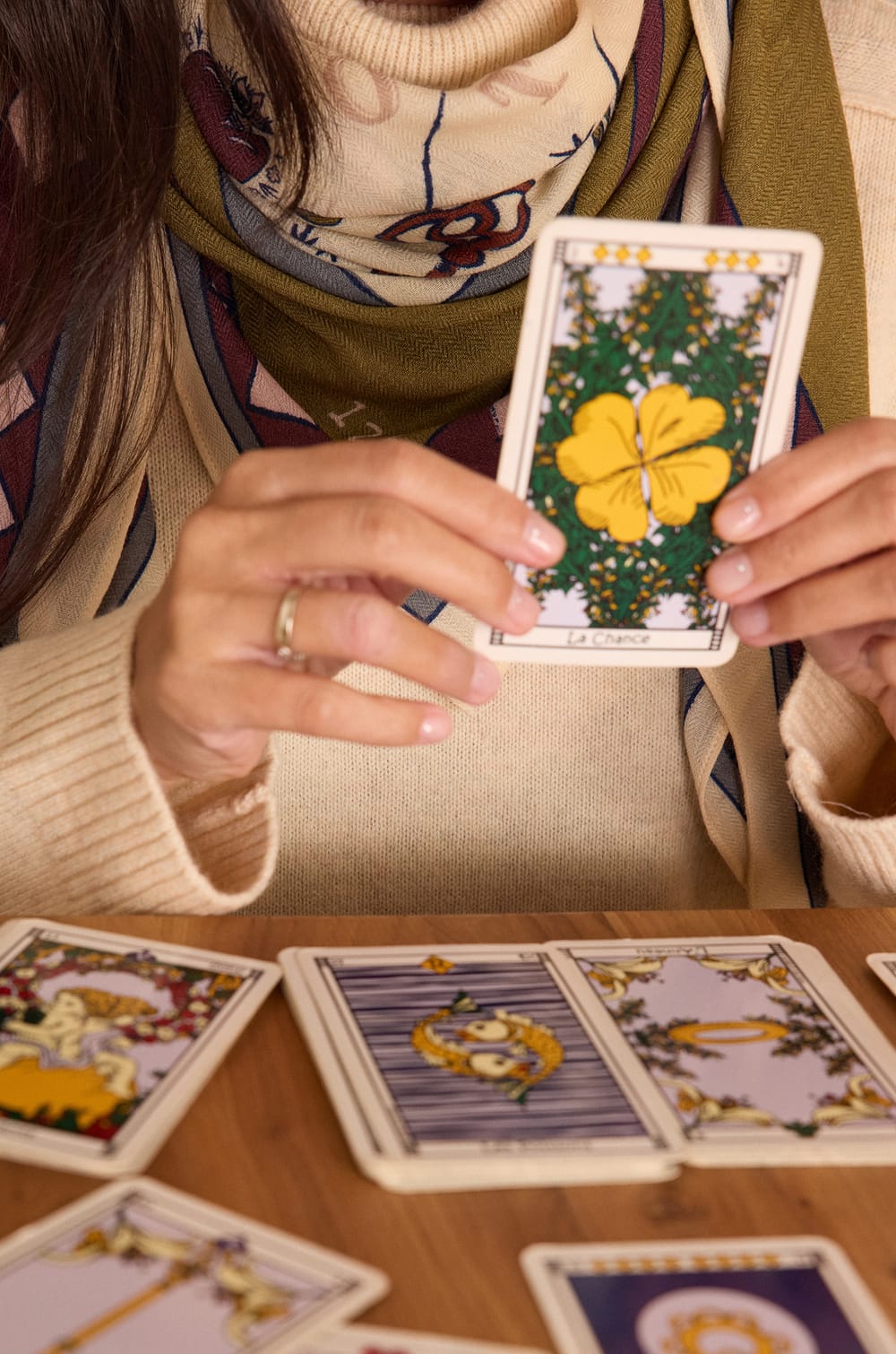 Foulard en 100% laine LOVE PROTECTION x Sophie Trem;${refinementColor}