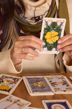 Foulard en 100% laine LOVE PROTECTION x Sophie Trem;${refinementColor}