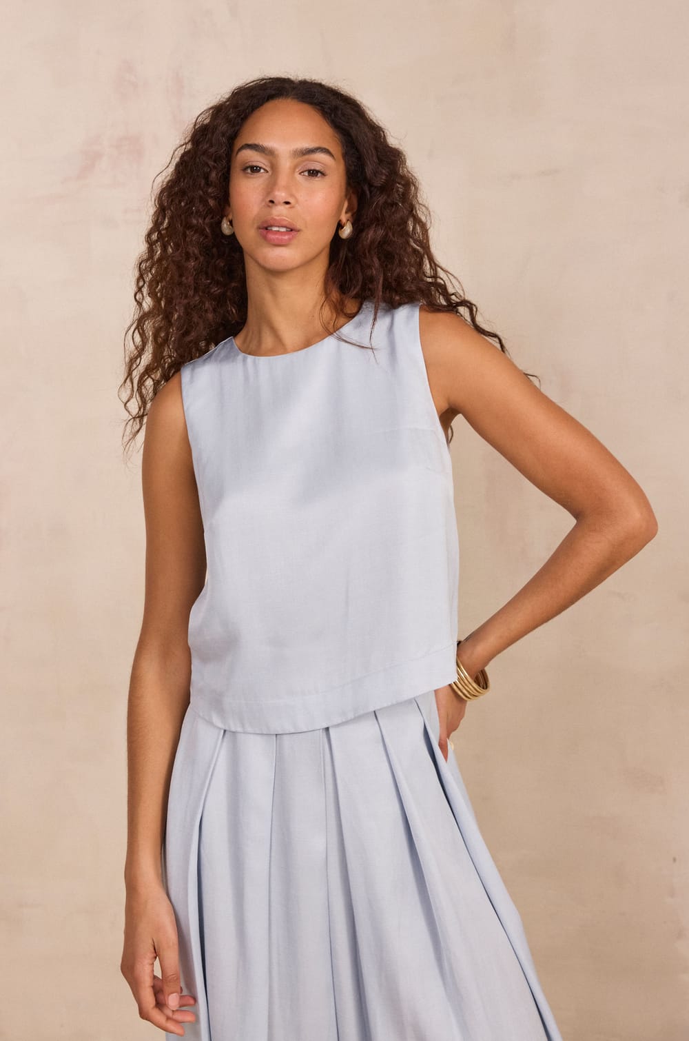 Sleeveless top DAVID;${refinementColor}