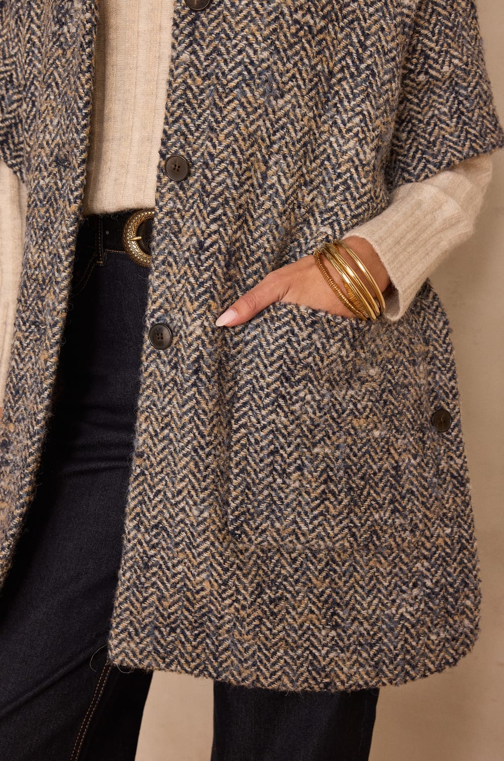 Cape AGNES en laine;${refinementColor}
