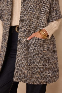 Cape AGNES en laine;${refinementColor}