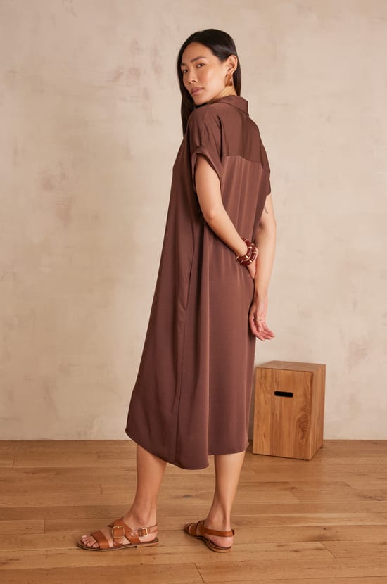 Kleid NAYAA satiniert;${refinementColor}