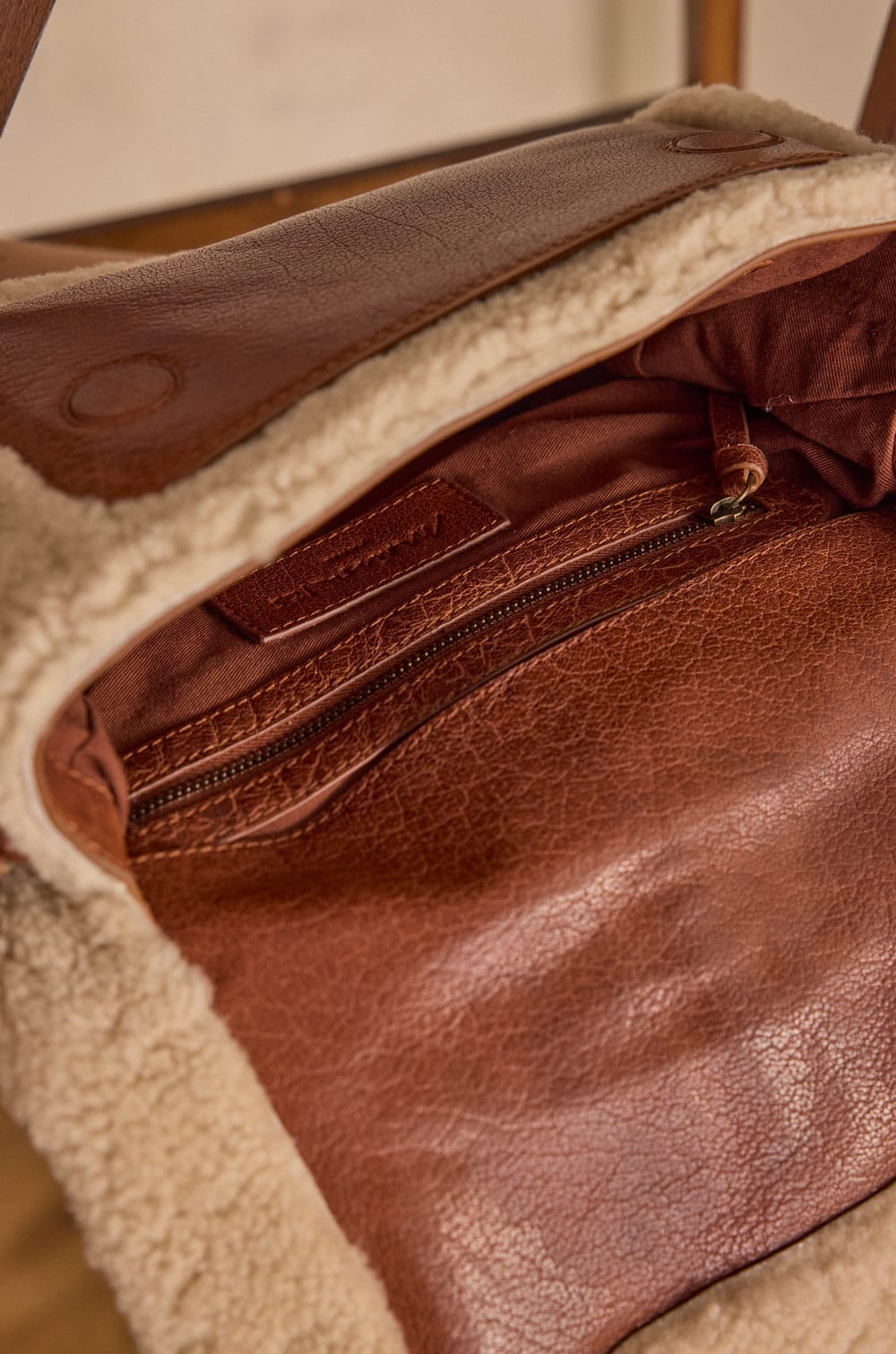 Bolso bandolera de cuero LOUIS;${refinementColor}