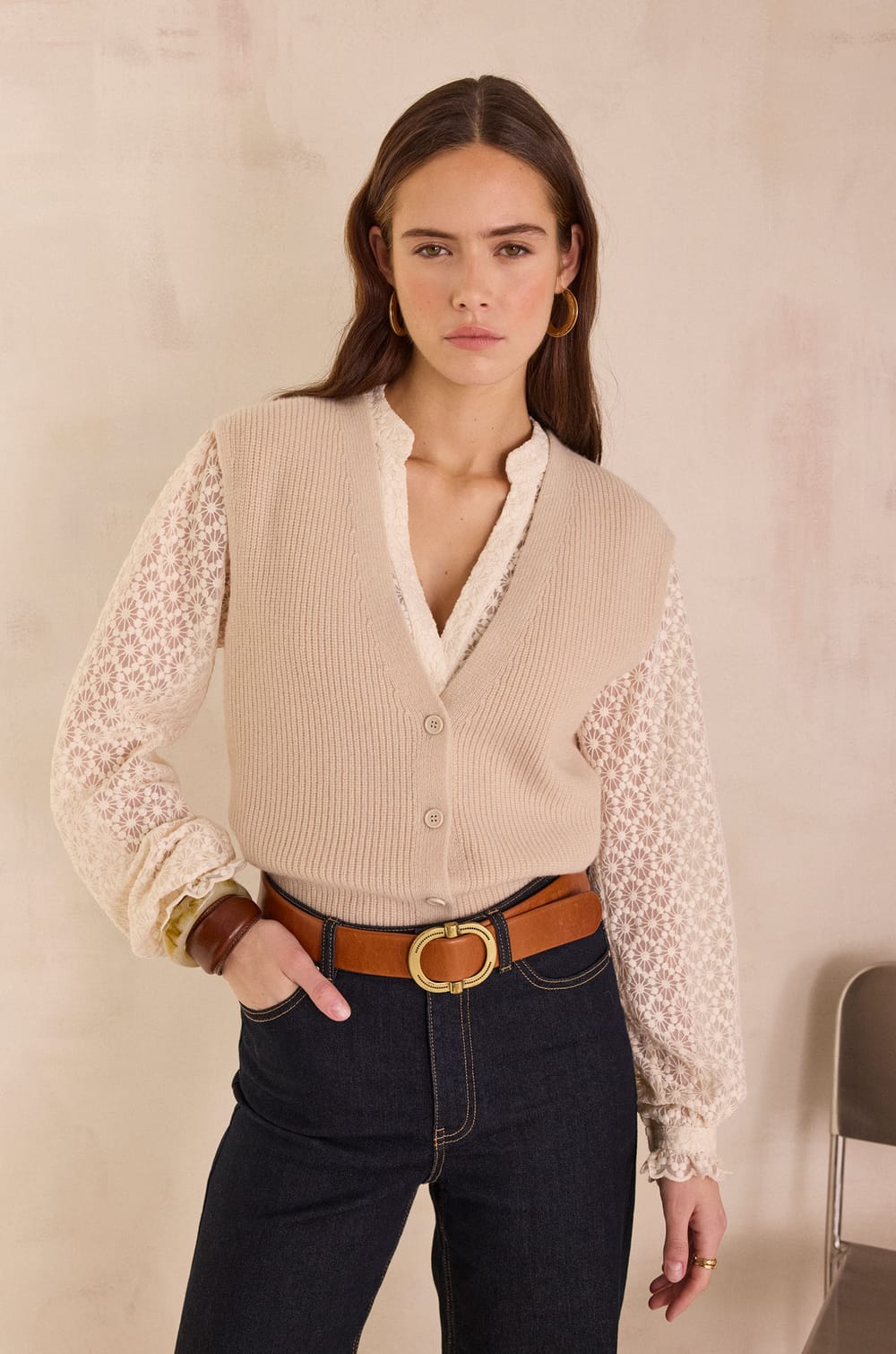 PARATY sleeveless cardigan in 100% wool;${refinementColor}