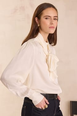 Blouse fluide à col lavallière SPIRIT;${refinementColor}