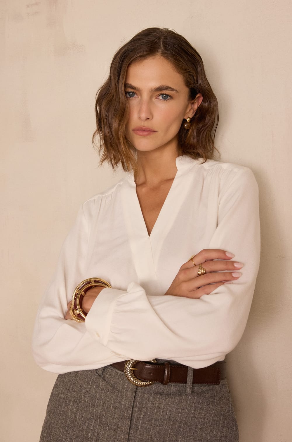 SUZON V-neck blouse;${refinementColor}