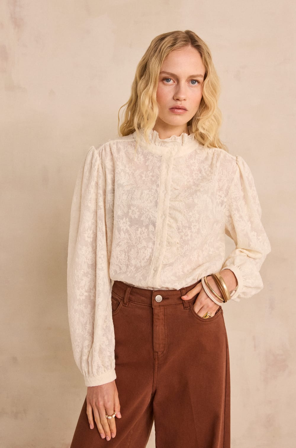 Lace blouse with puffed sleeves WONDER;${refinementColor}