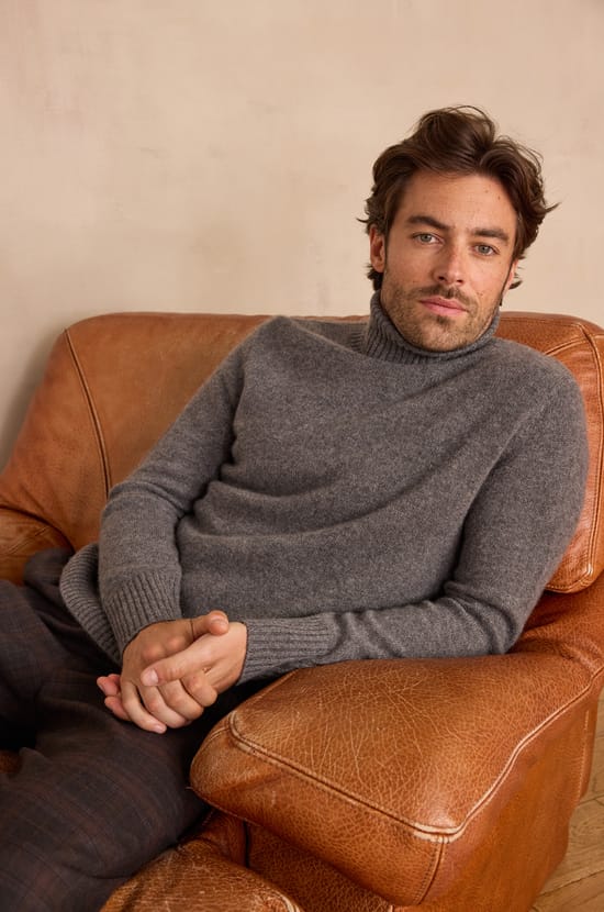 Unisex SWAN(N) turtleneck jumper in 100% cashmere - 4 ply;${refinementColor}