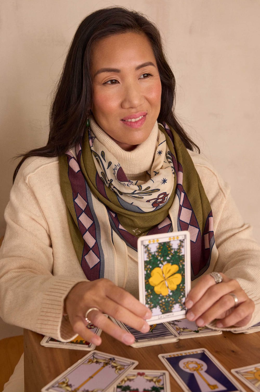 Foulard en 100% laine LOVE PROTECTION x Sophie Trem;${refinementColor}