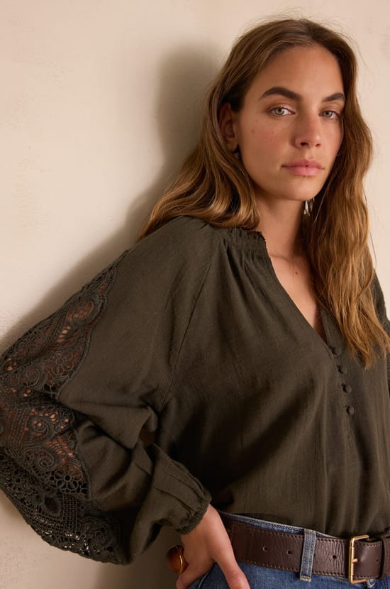 SIMONE embroidered blouse in 100% cotton;${refinementColor}