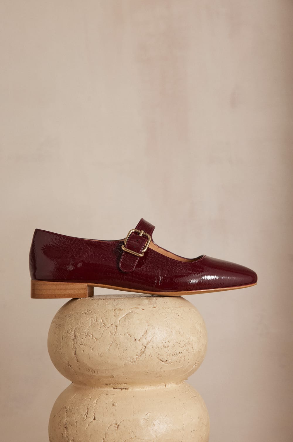 VELVET patent leather ballet flats;${refinementColor}