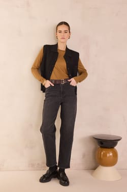 RIO mom fit jeans;${refinementColor}