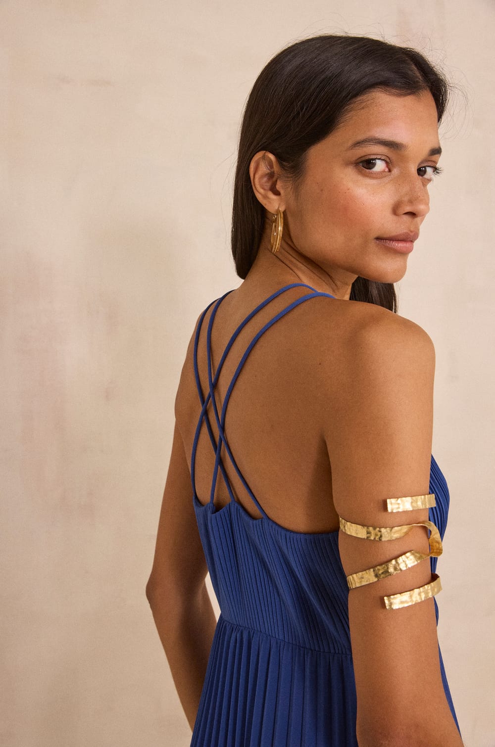 Robe &agrave; bretelles pliss&eacute;e LAMORE;${refinementColor}