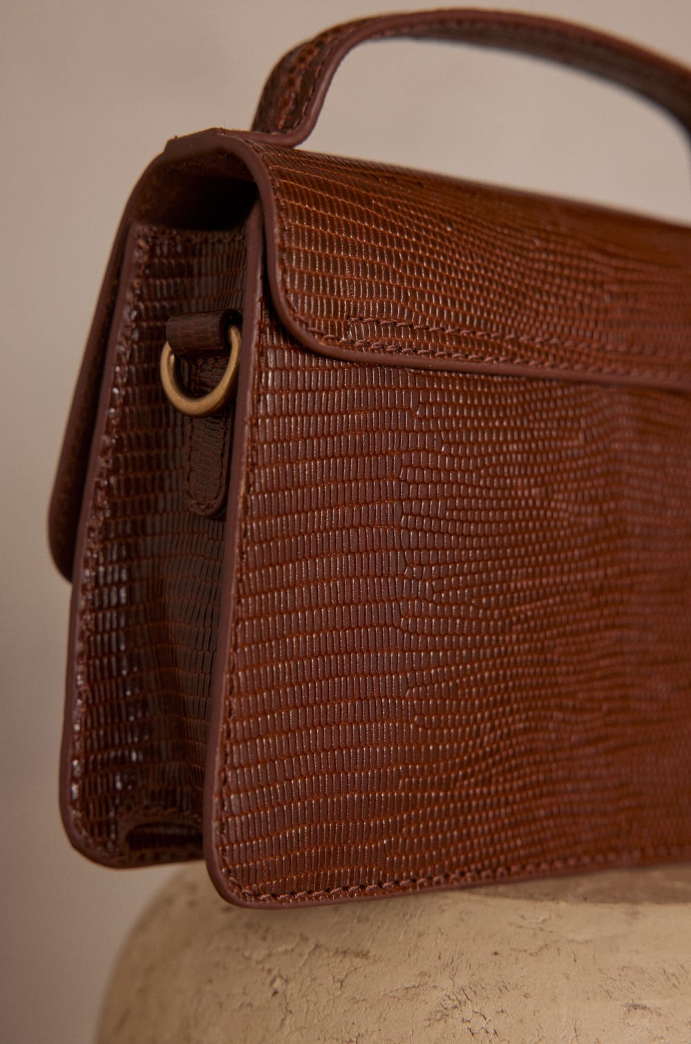 Mini LEON leren tas;${refinementColor}