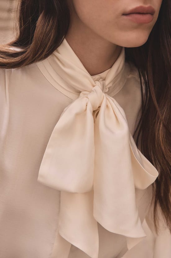 Fluid blouse with pussy bow SPIRIT;${refinementColor}