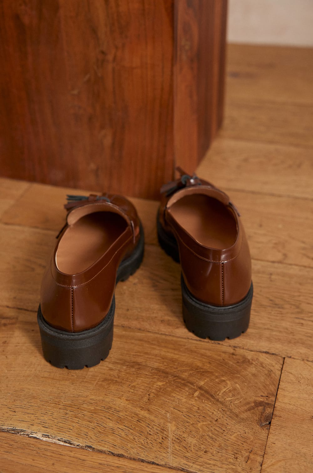 VALENTIN leather loafers;${refinementColor}