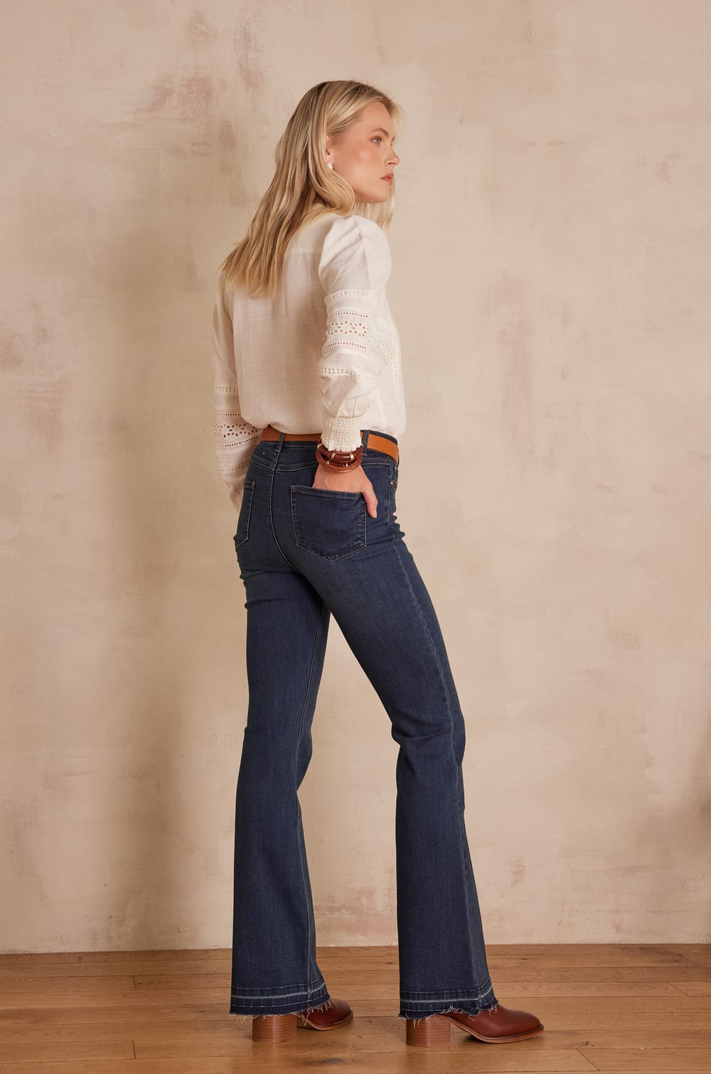 ASTRID bootcut jeans;${refinementColor}