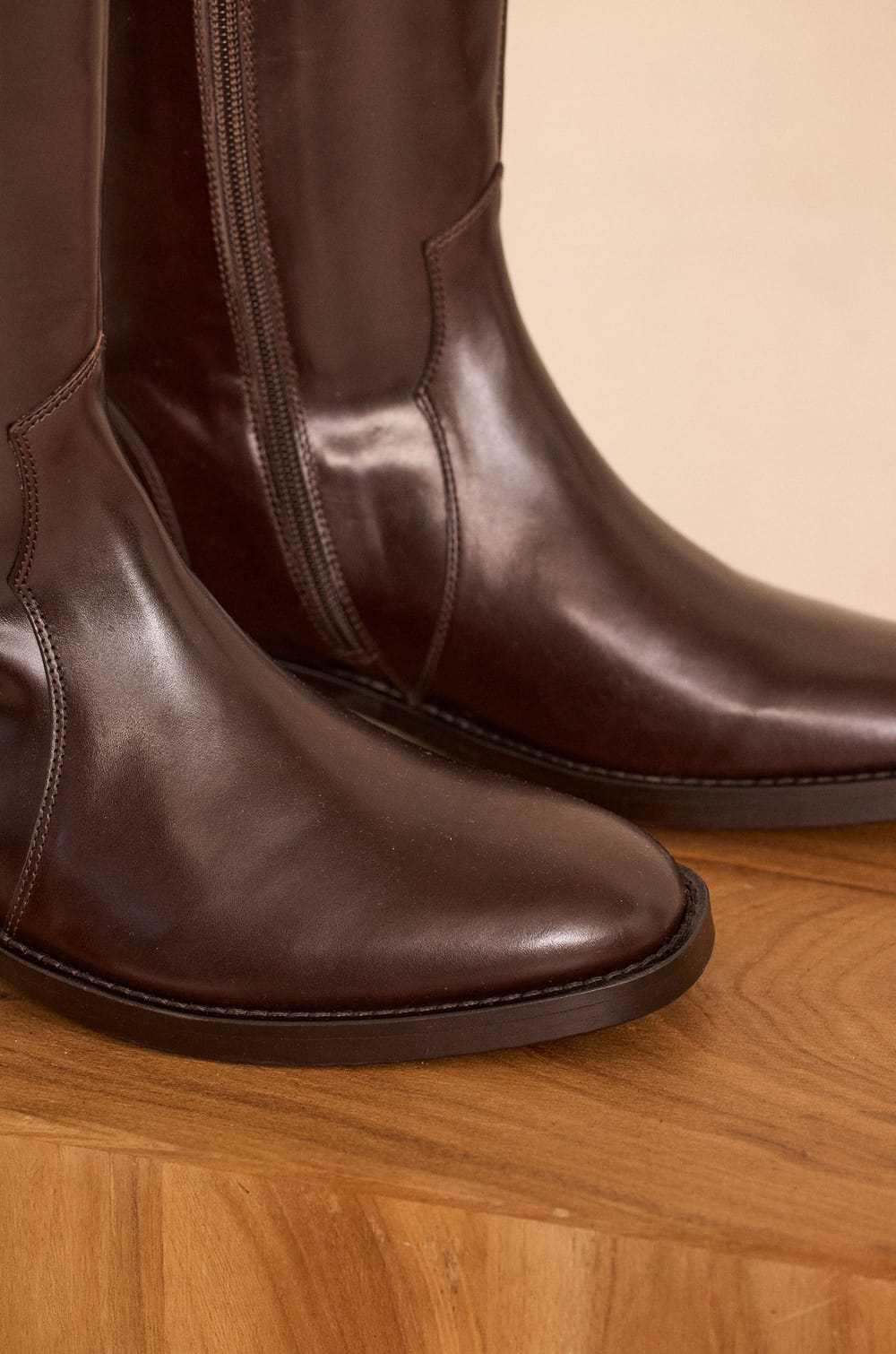 OLIVIA flat leather boots;${refinementColor}