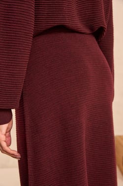 Burgundy dancing skirt in mixed wool VERA;${refinementColor}