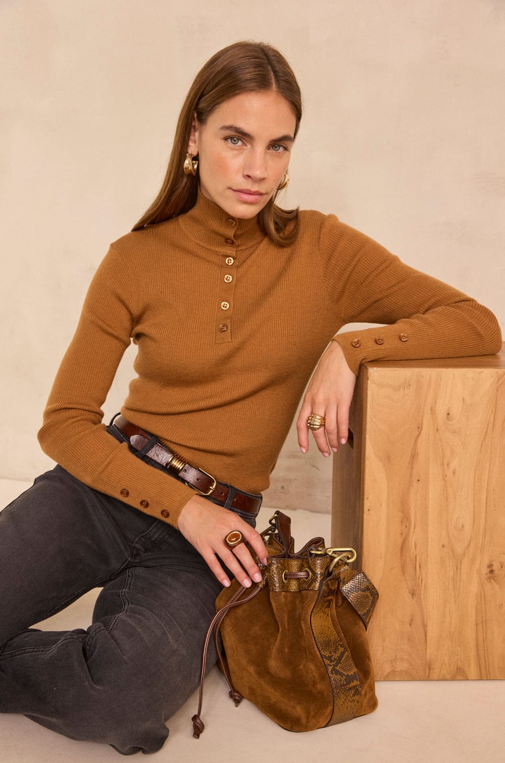 Jean right AGATHE;${refinementColor}