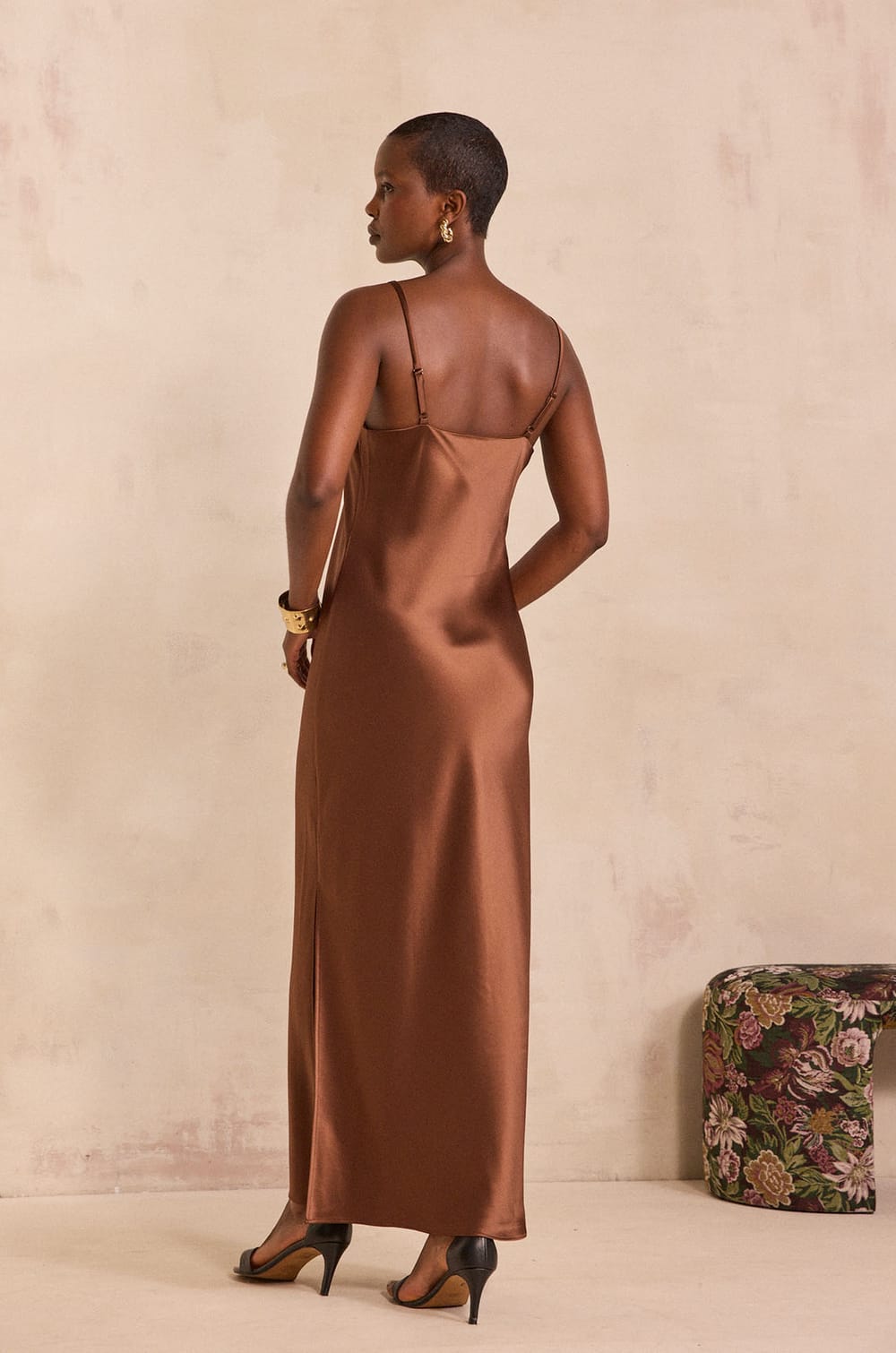 Long satin dress with thin straps REFLET;${refinementColor}