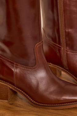 Leather heeled boots VICTORIA;${refinementColor}