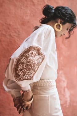 Blouse brod&eacute;e &agrave; manches longues en coton DESTINY;${refinementColor}