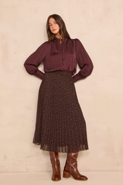 Burgundy pleated skirt VENUS;${refinementColor}