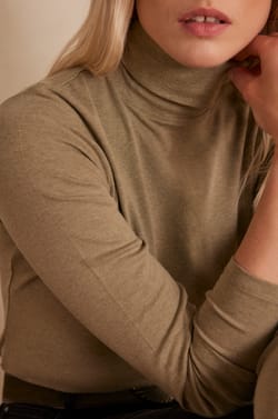 FERGUIE turtleneck T-shirt;${refinementColor}