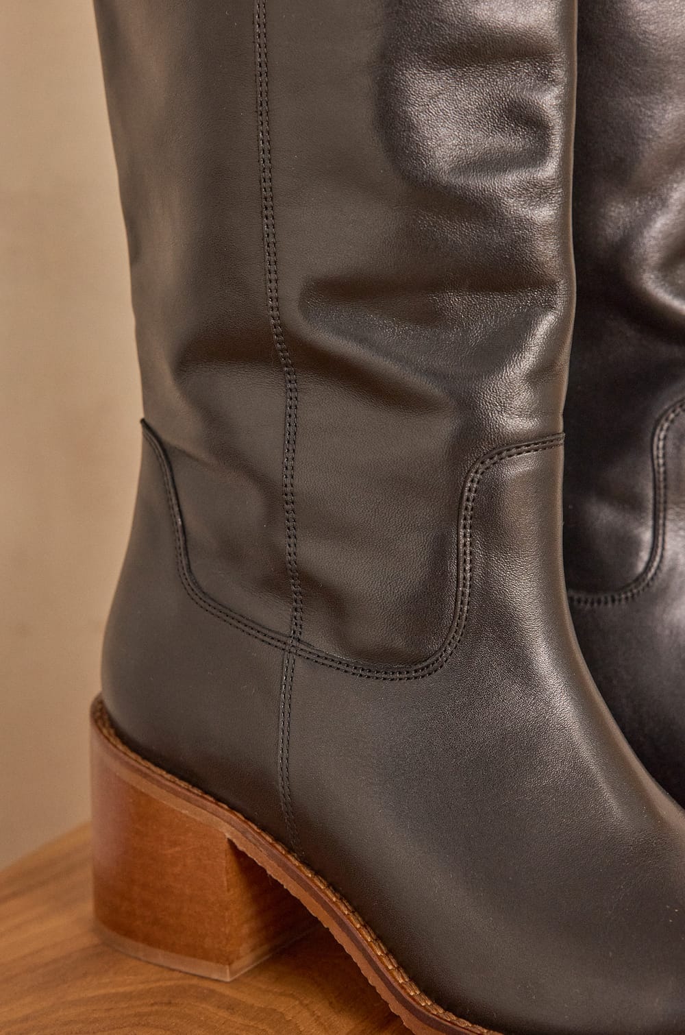 VICTORIA leather boots;${refinementColor}